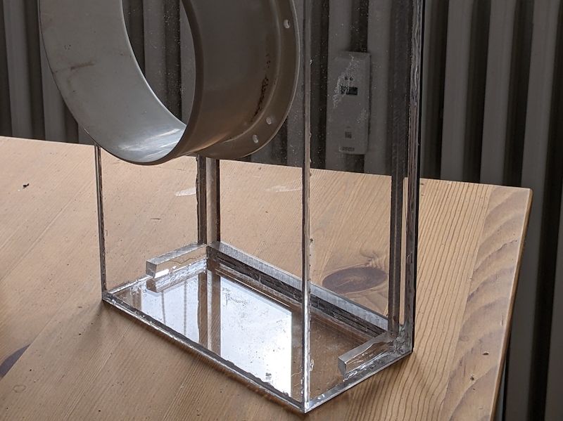 Ansaugbox von oben betrachtet montiert auf Midea Silent Cool 26 Pro